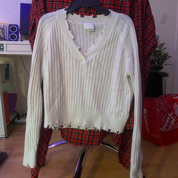 SKYLAR + MADISON | V neck sweater - Picture 1 of 2